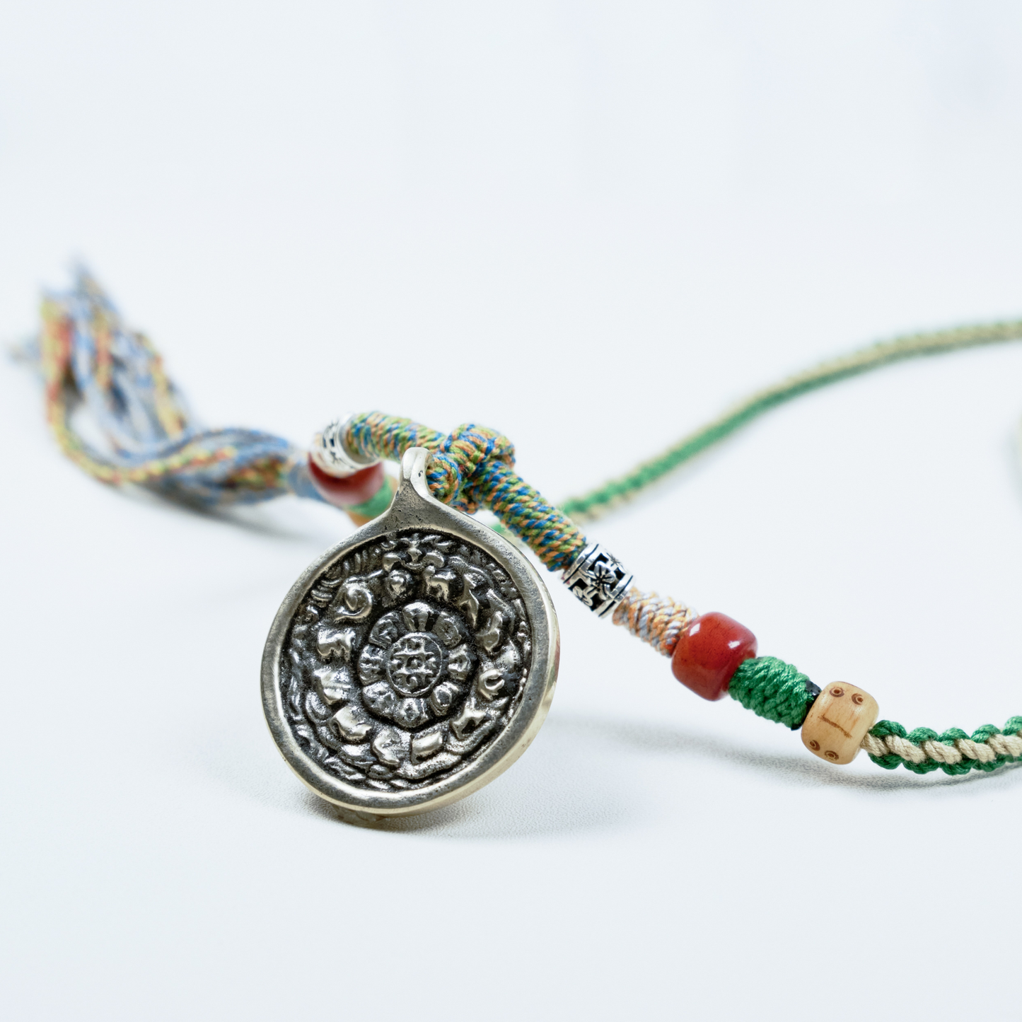 金刚杵九宫牌Tibetan Nine-Palace Guardian Necklace – Handwoven Cotton Cord with Double-Sided Brass Amulet