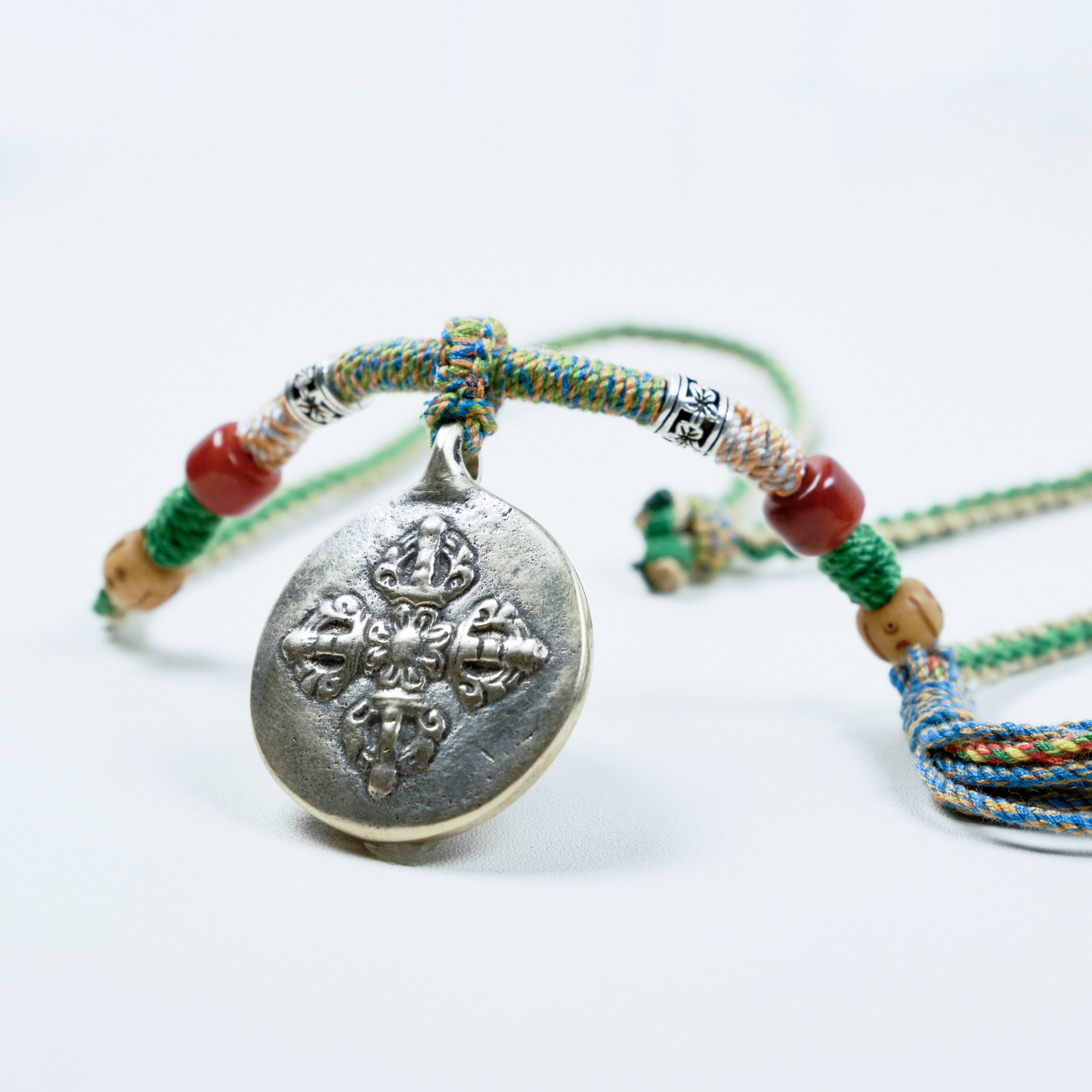 金刚杵九宫牌Tibetan Nine-Palace Guardian Necklace – Handwoven Cotton Cord with Double-Sided Brass Amulet